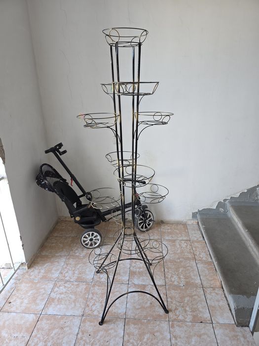 Продам стойку для цветов