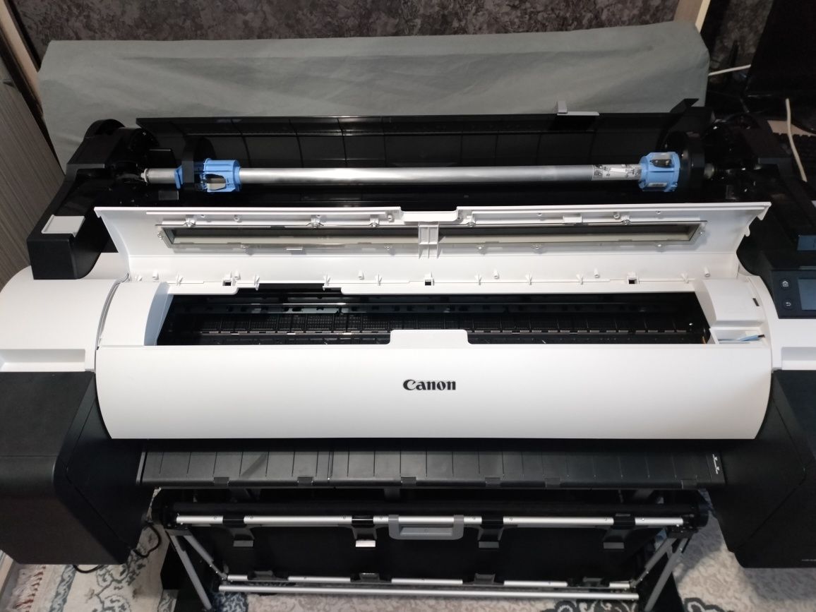 СРОЧНО продаю цветной принтер Canon imagePROGRAF TM-300