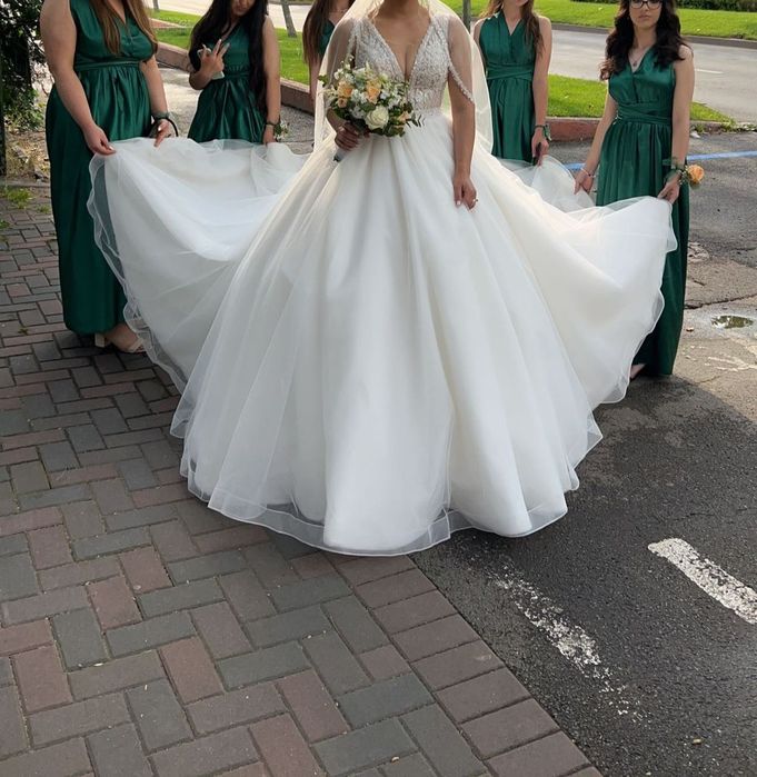 Vând rochie de mireasa tip printesa.