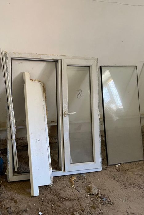 Пластик терезе! 
2штук 2-еуы разный! 
енi-1,18 ұз