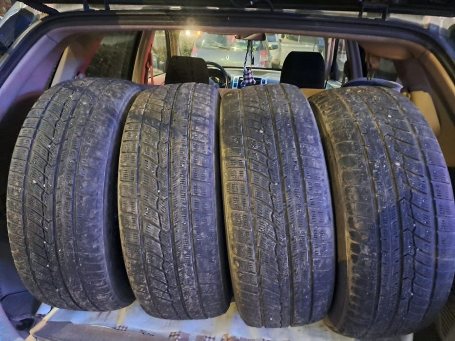 Vând 4 buc. anvelope 225/60/17 MS