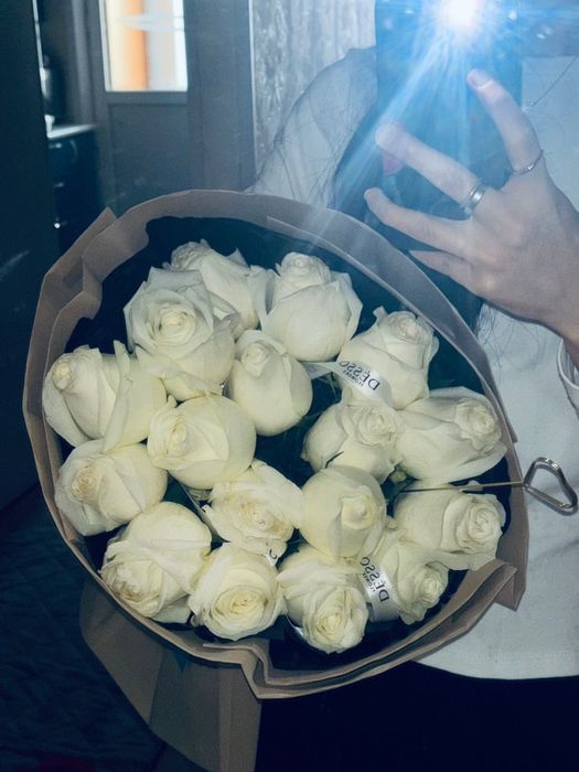 Цветы букет белые розы desso 17 шт.