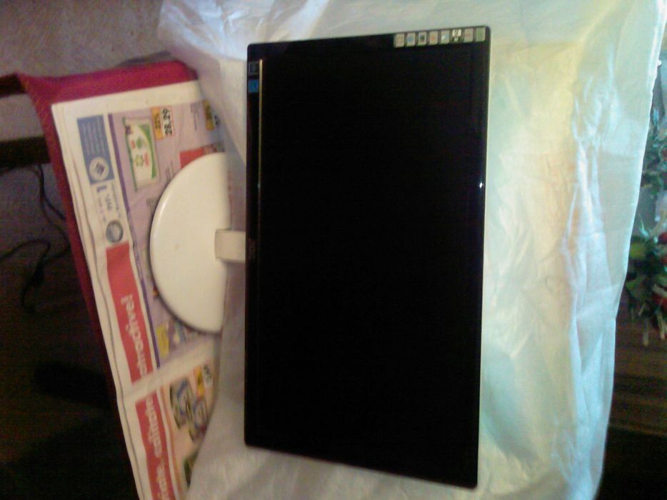 Monitor 19"-AOC-led,cu displayul spart,model 185LM00012/e943Fws