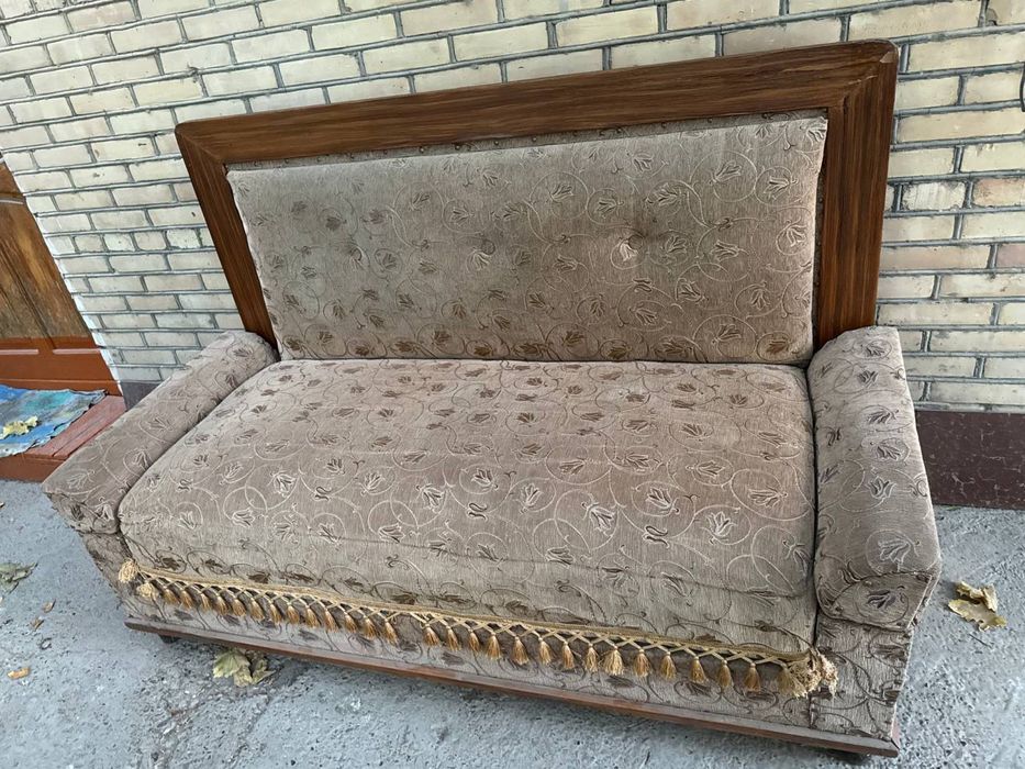 Продаётся мягкий диван. Yumshoq divan sotiladi.
