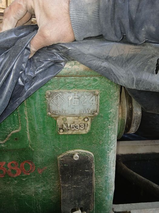 Токарный 3 та станок  сотилади