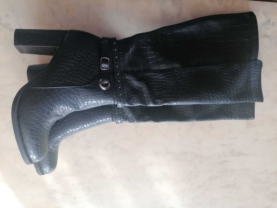 Дамски високи ботуши - черни с висок ток