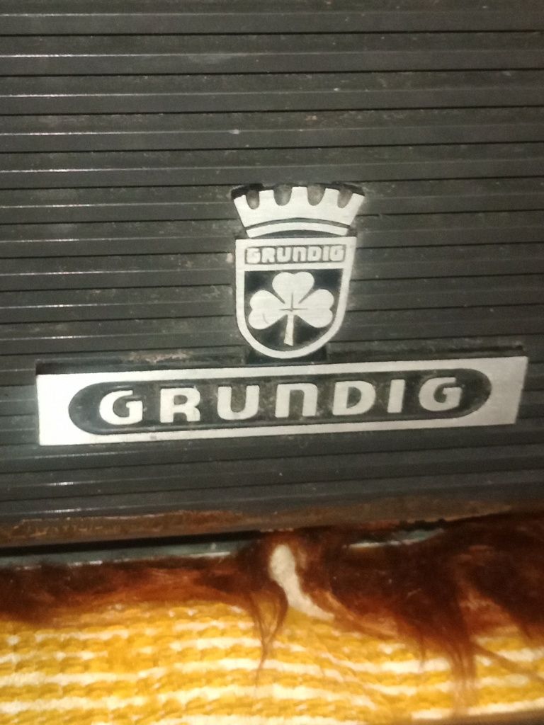 Лампов магнетофон GRUNDIG.