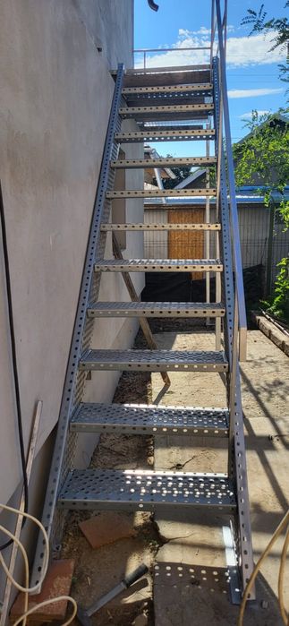 Scări metalice galvanizate la orice demisiune asiguram transport ori u