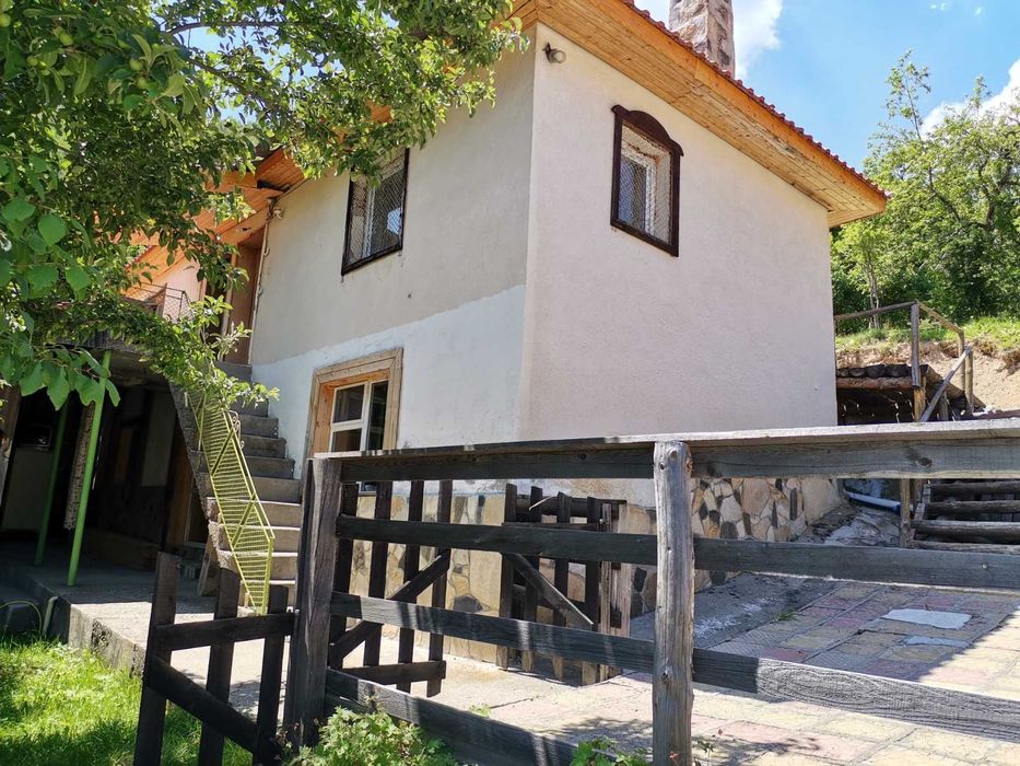 Продавам  три къщи в Сини връх - Чотрова  махала