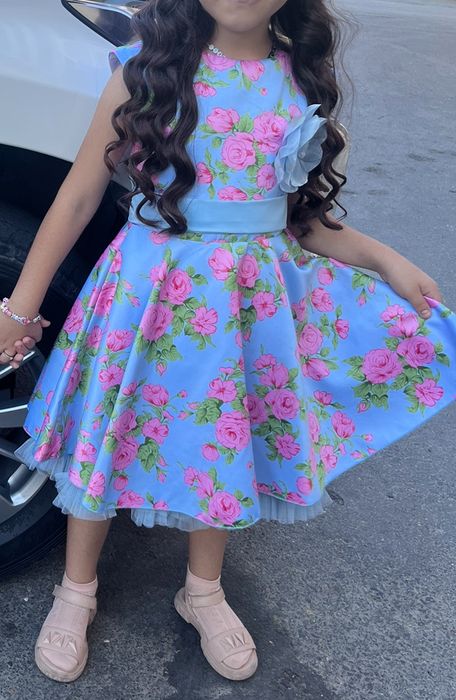 Платье для девочки нарядное и пышное