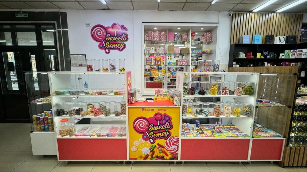 Продам мебель (витрины)