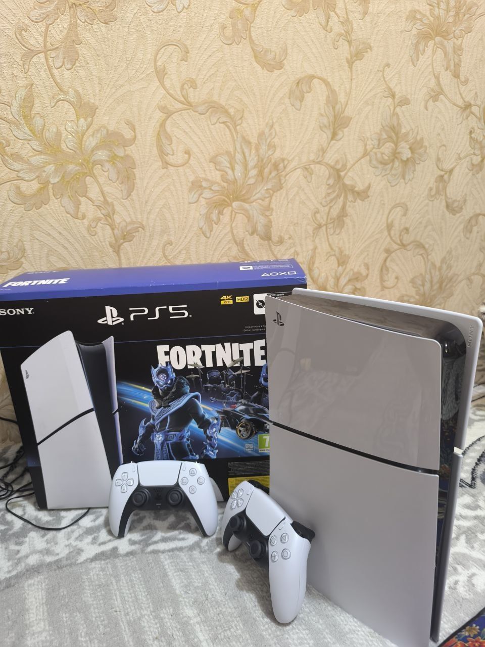 Playstation 5 slim 2 Джойстик идеальный состояние как новый  и подписк