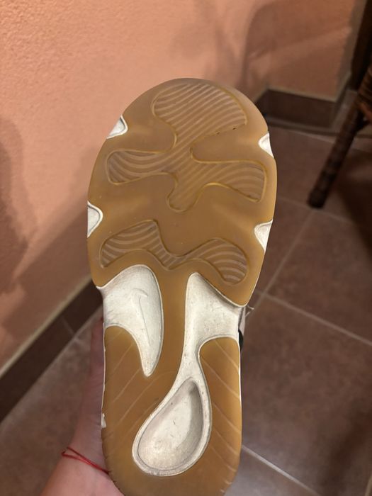 Маратонки Nike.