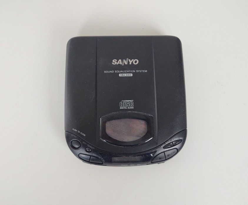 Cd player vechi, portabil, Sanyo