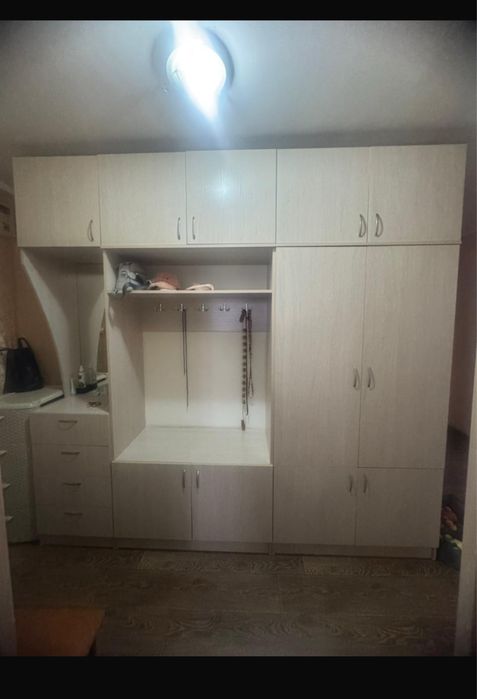 Продам прихожую плюс шкаф к ней