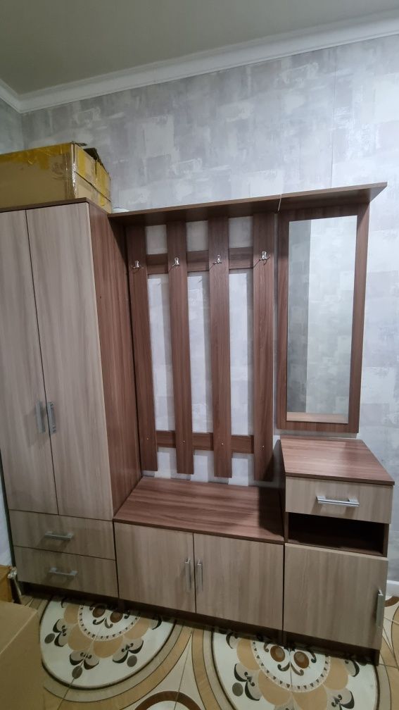 Продам шкаф в прихожую