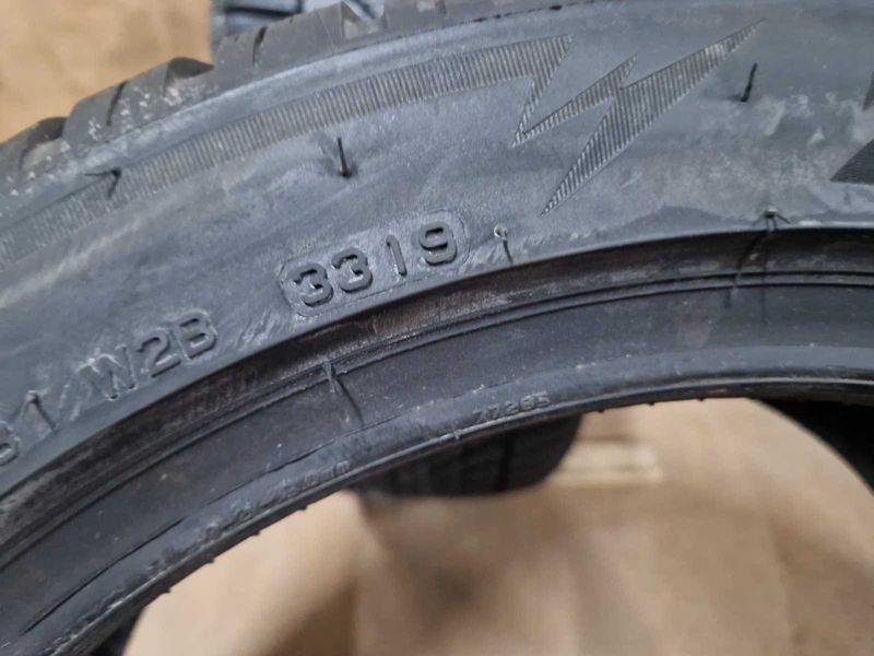 2 Bridgestone R17 225/45 Noile anvelope de iarnă DOT3319