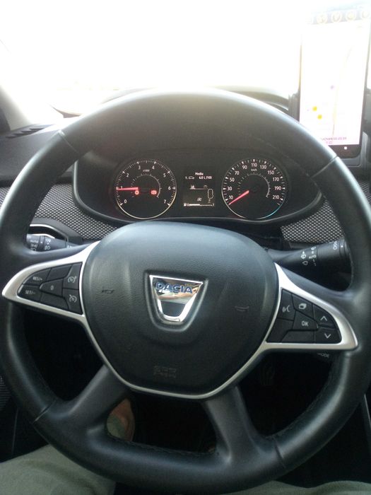 vand logan 2021 prestige cu gaz din fabrica