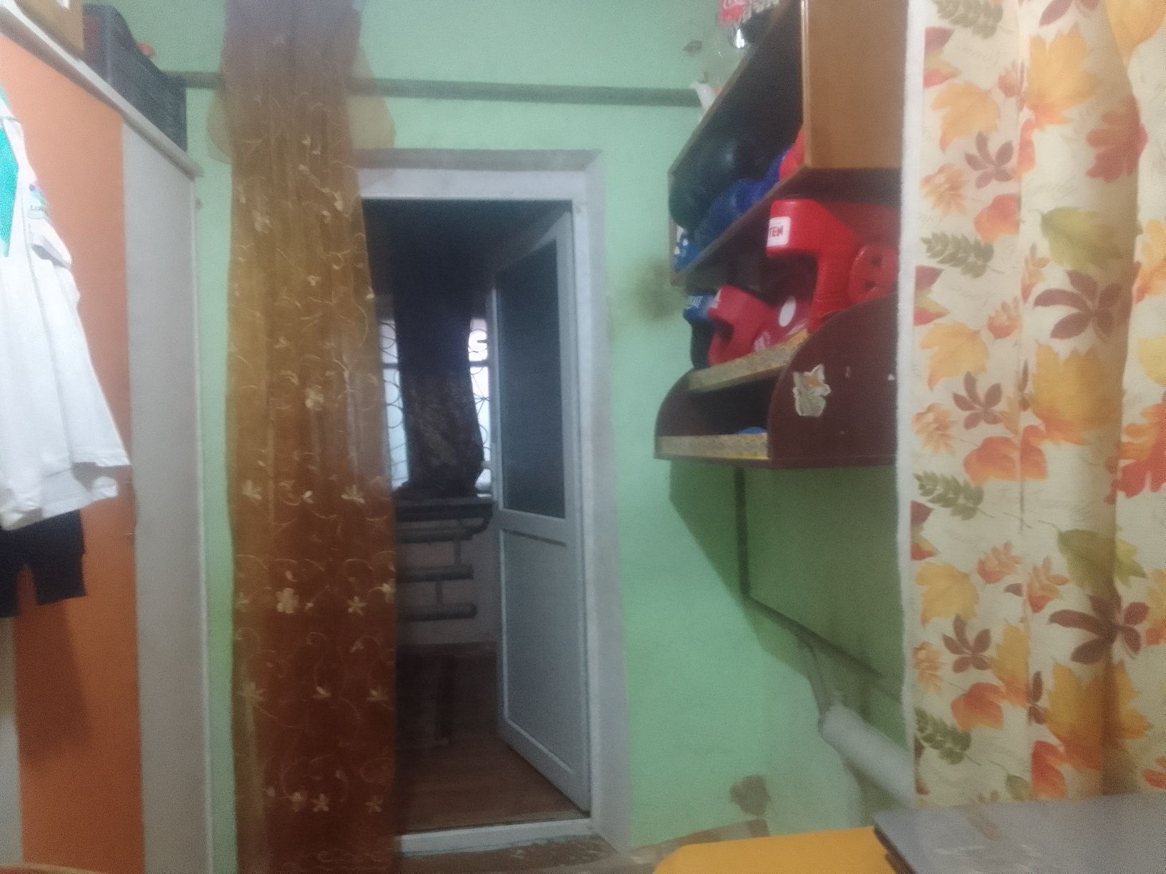 Дом в среднем дачьном состоянии .