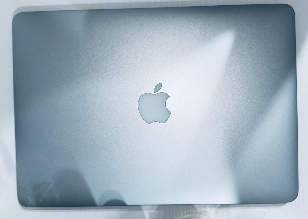 Продам MacBook Air 2017