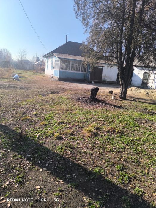 Продается дом  старой постройки  площадью 120 кв.м.