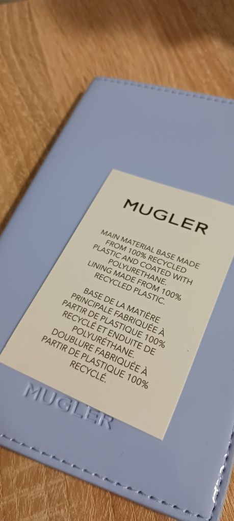 Елегантен тефтер на Mugler
