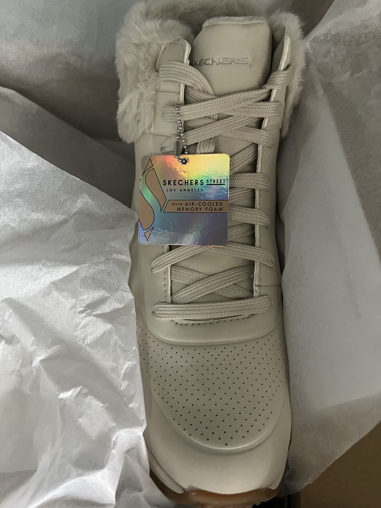 Skechers air cooled & memory foam