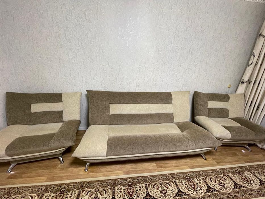 Продам диван с креслами