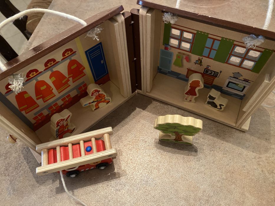 Дървена къща пожарна станция 2в 1