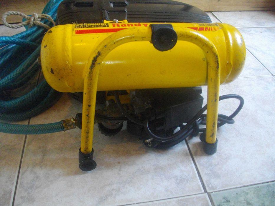 Малък  Безмаслен Бутален Компресор 2L-9bar 12Kg Scheider Euroline Hand