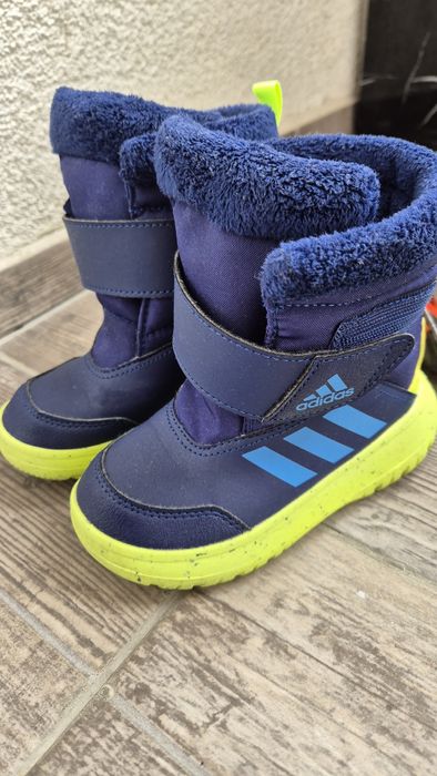 Адидас маратонки  и зимни ботуши 25 номер