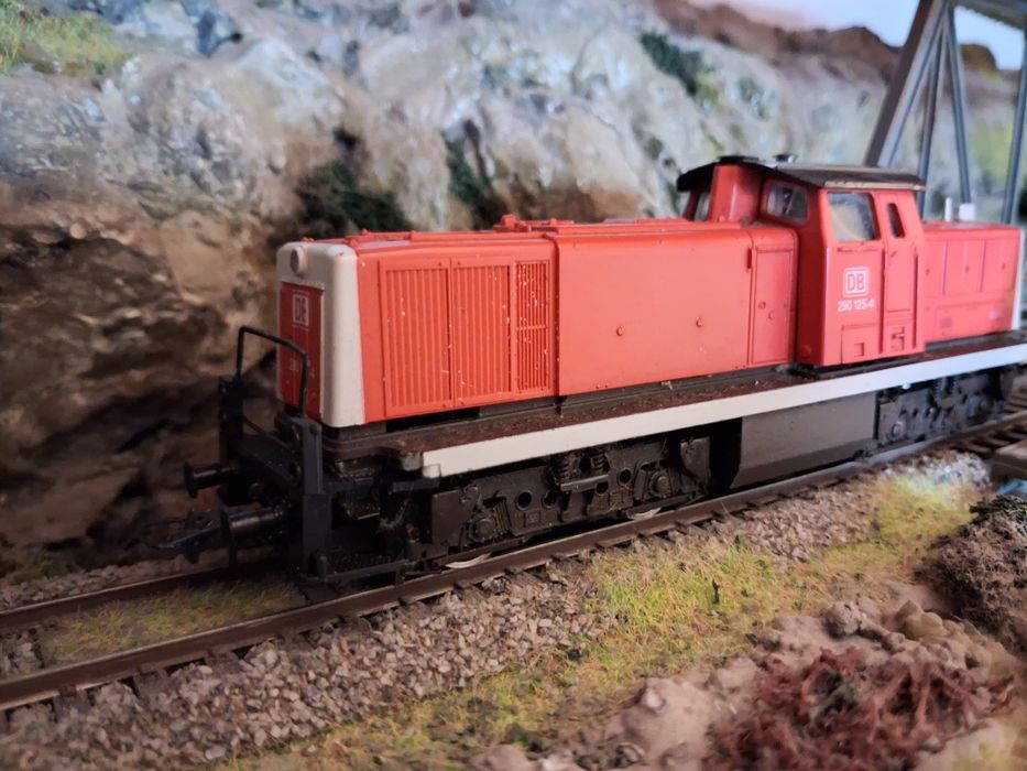 Locomotiva roco BR290 digitala

Lumini in funcție de direcția de