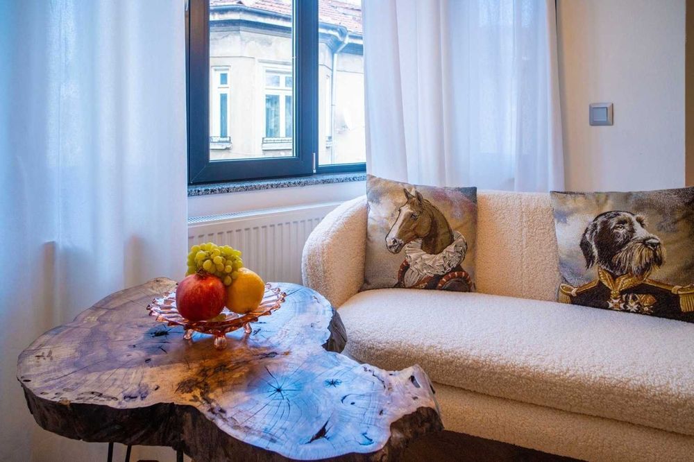 Дава се под наем Едностаен апартамент в София, Център - 42 кв.м за 433.5 € - Снимка #1