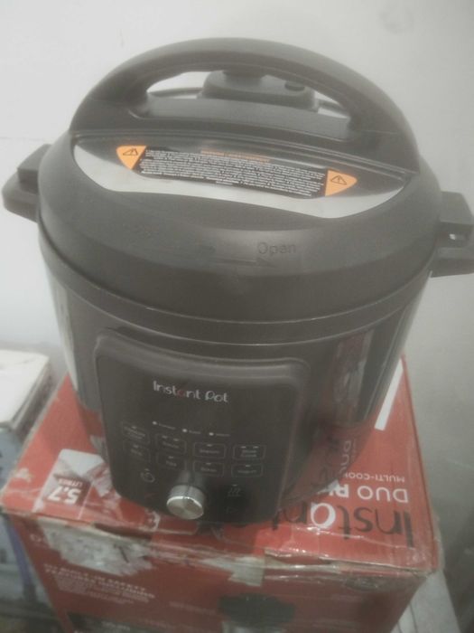 Нов Instant Pot Duo Easy 5.7 литра Мултикуукър