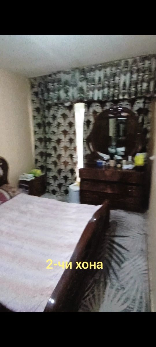 Фрунзе массивда 4 хоналик уй сотилади