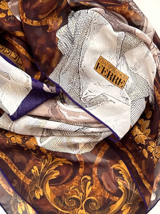 Gian Franco Ferre разкошен копринен шал