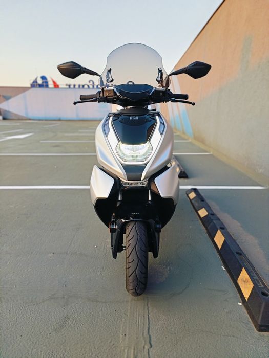 Scuter electric Zehoo AE8 S+ – 100 km/h, autonomie ~120 km + accesorii