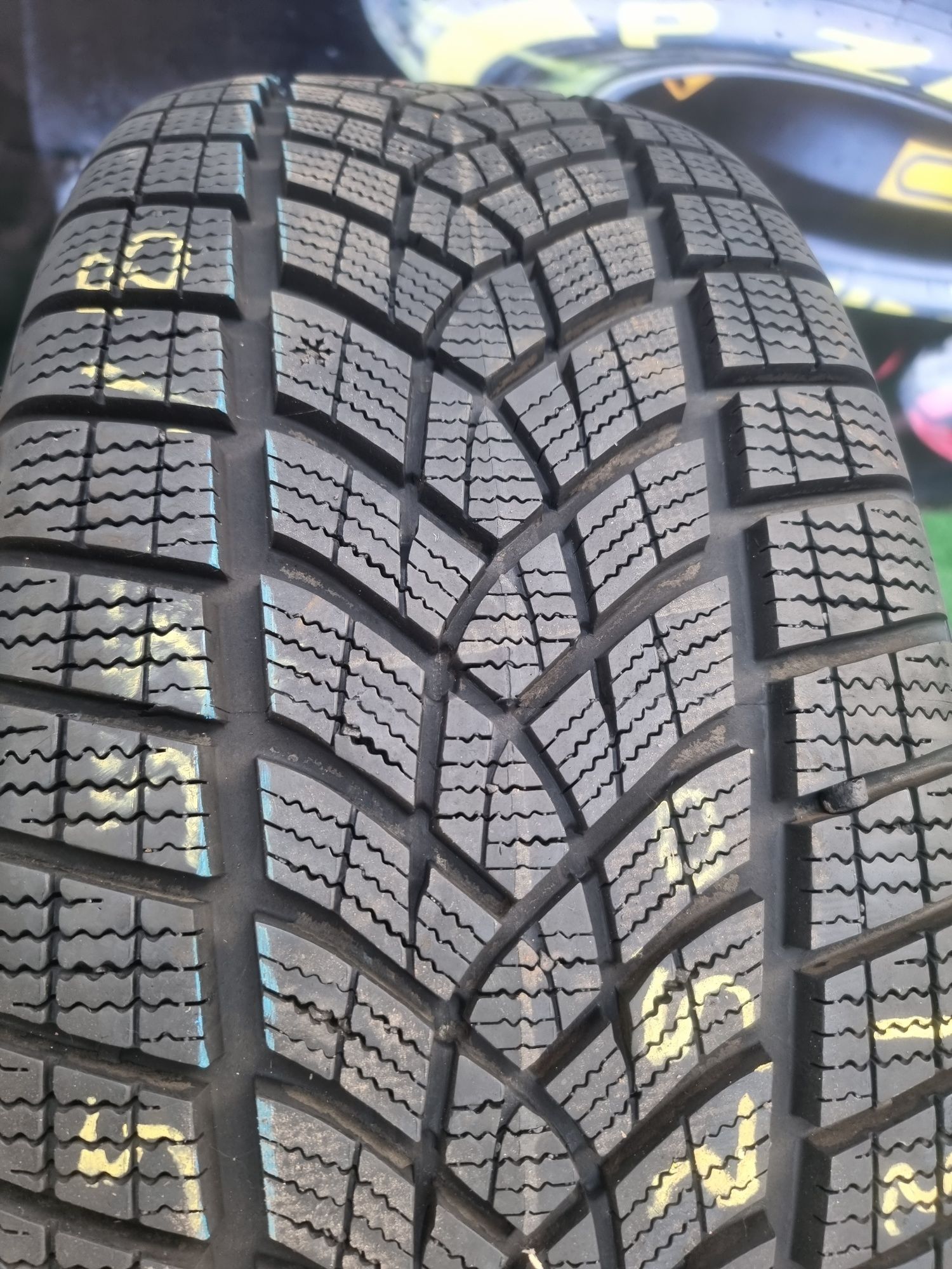 225.55.18 goodyear m+s o buc 8mm