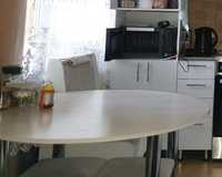 Кухонный стол и угловой  диван