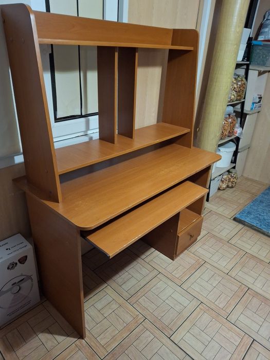 Компьютерный стол.