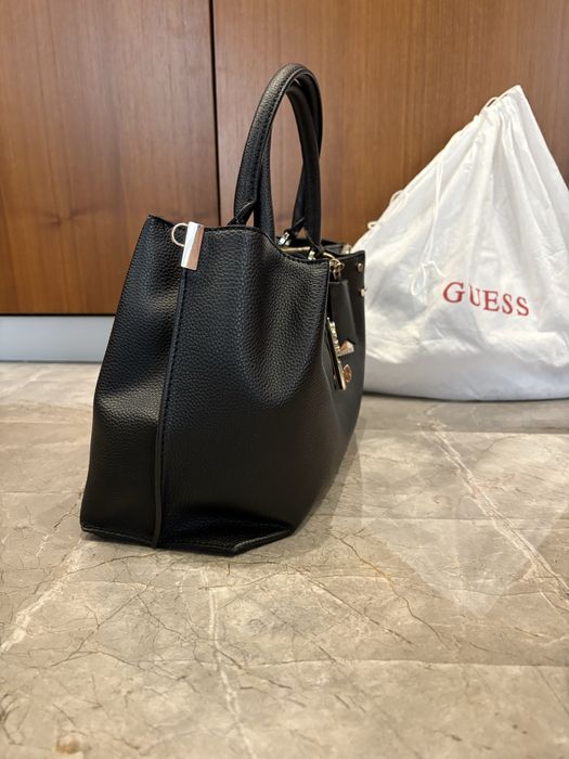 Дамска чанта Guess
