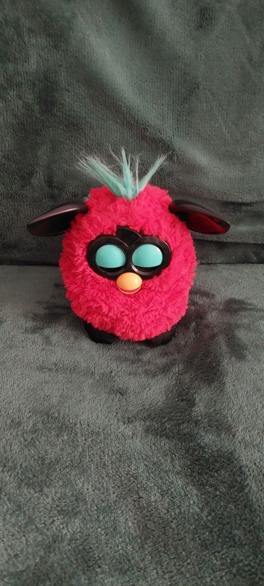 Furby rosu cu negru 2012