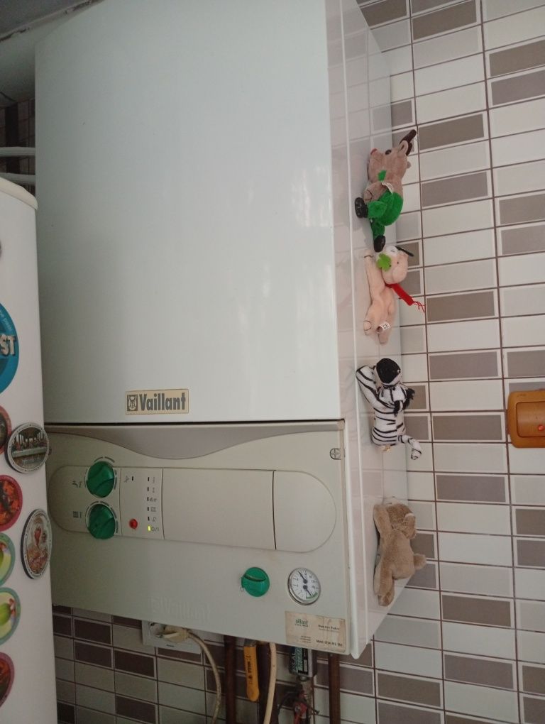 Vând centrala termica Vaillant