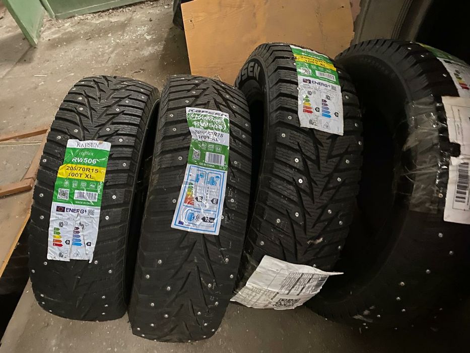 Продается шины  капсен с шипами .205/70/15 .