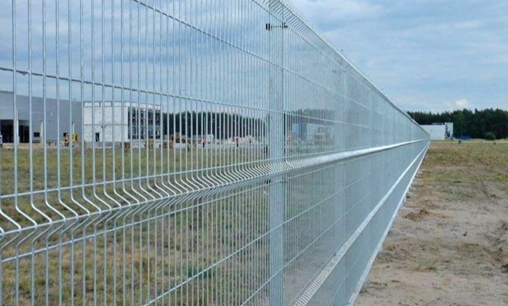 Facem Garduri Din Plasa Burdurata la comanda clientului orice model