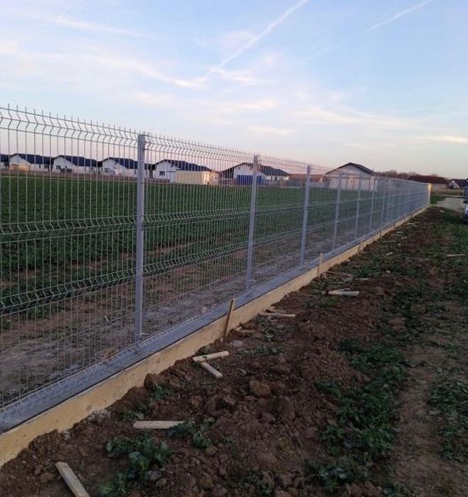 Vând garduri din plasa bordurata și sipca metalica