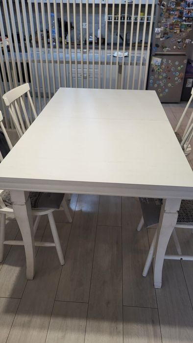 Masa extensibila + 4 scauna
