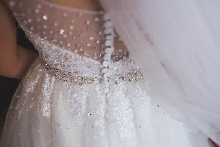 Vand rochie de mireasa cu trena