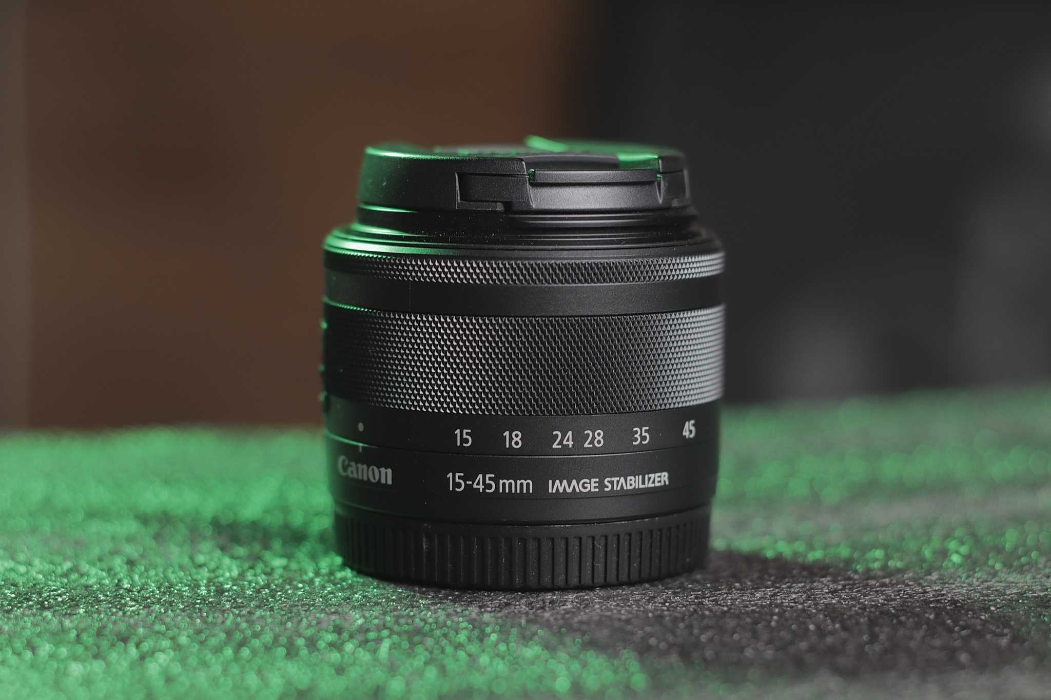 Canon M50 + 2 обектива и аксесоари (комплект)
