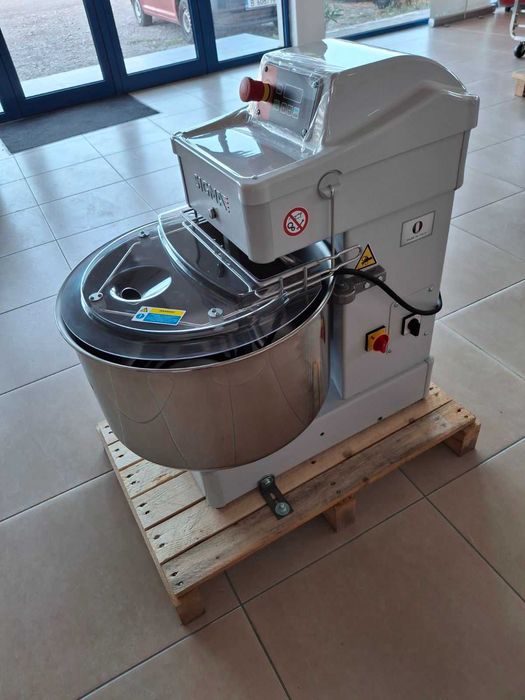 Спирален миксер SIGMA Tauro 40кг, с дигитално управление